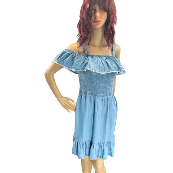 (5 for $25) SO‎ Chambray Smocked Summer Dress size Medium - Picture 1 of 6